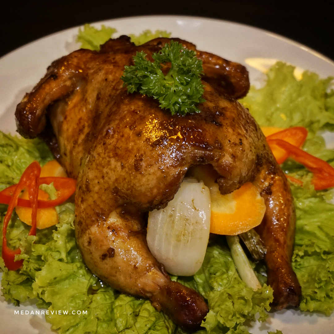 Makan Seekor Ayam Bakar di Roast King