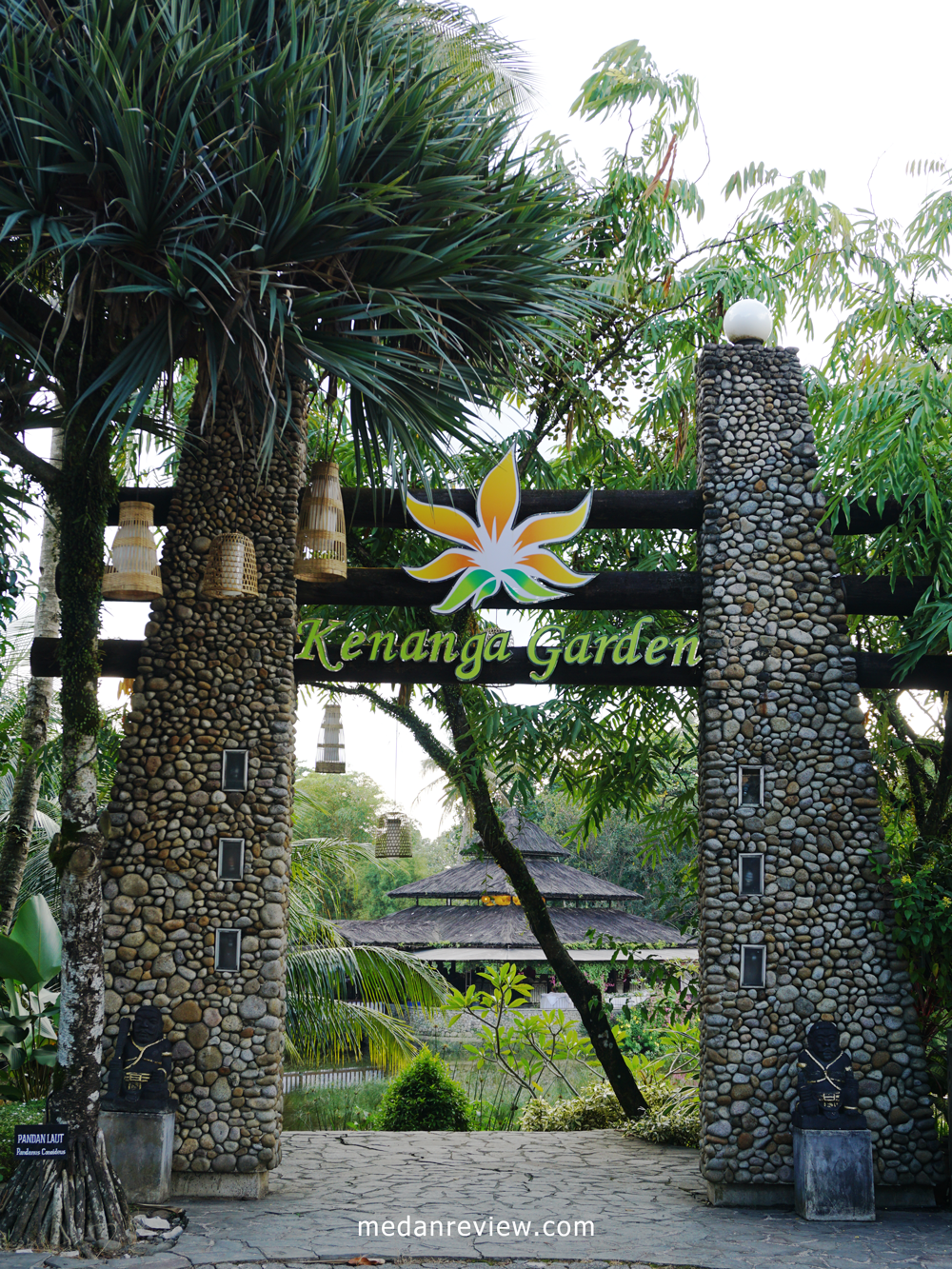 Gerbang Masuk Taman Kenanga Garden