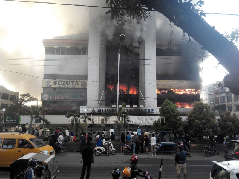 Medan Plaza Terbakar Hebat #3