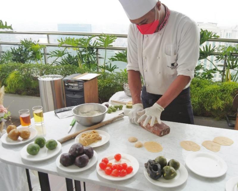Vasaka The Reiz Condo dan JW Marriott Hotel Medan Gelar Mooncake Cooking Class