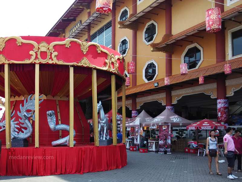 12 Chinese Zodiak dan Bazaar di Vihara Maitreya Cemara Asri