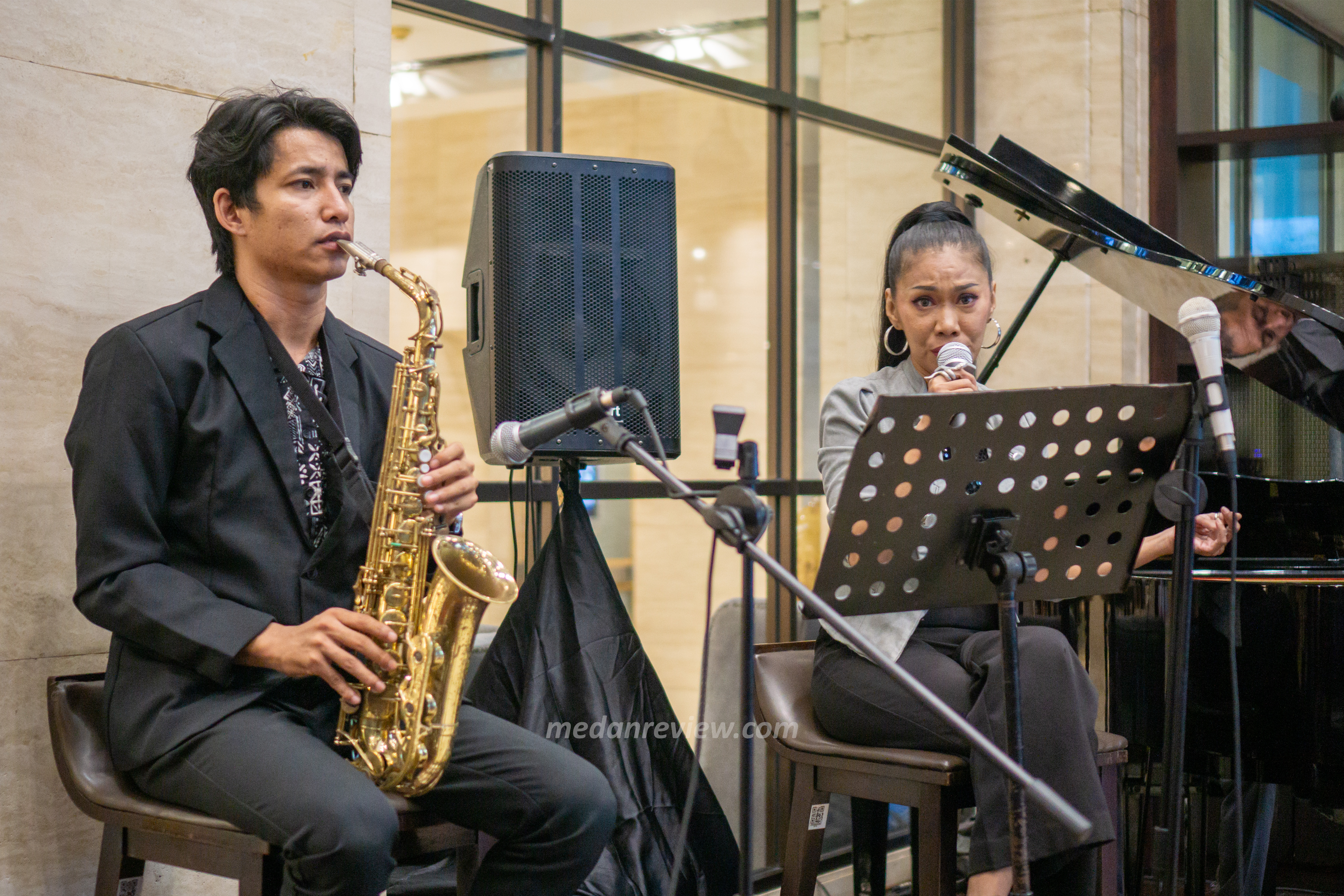 Live Music Sepanjang Grill & Thrill di The Kitchen Restaurant ARYADUTA Medan