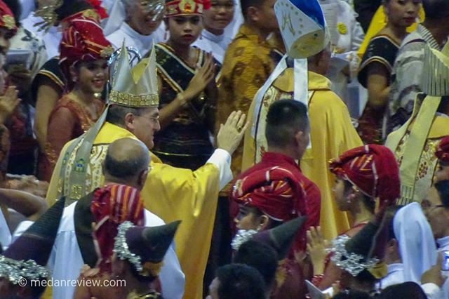 Tahbisan Uskup Agung Medan Mgr Kornelius Sipayung Ofm.Cap Dihadiri Belasan Ribu Umat Katolik (#2)
