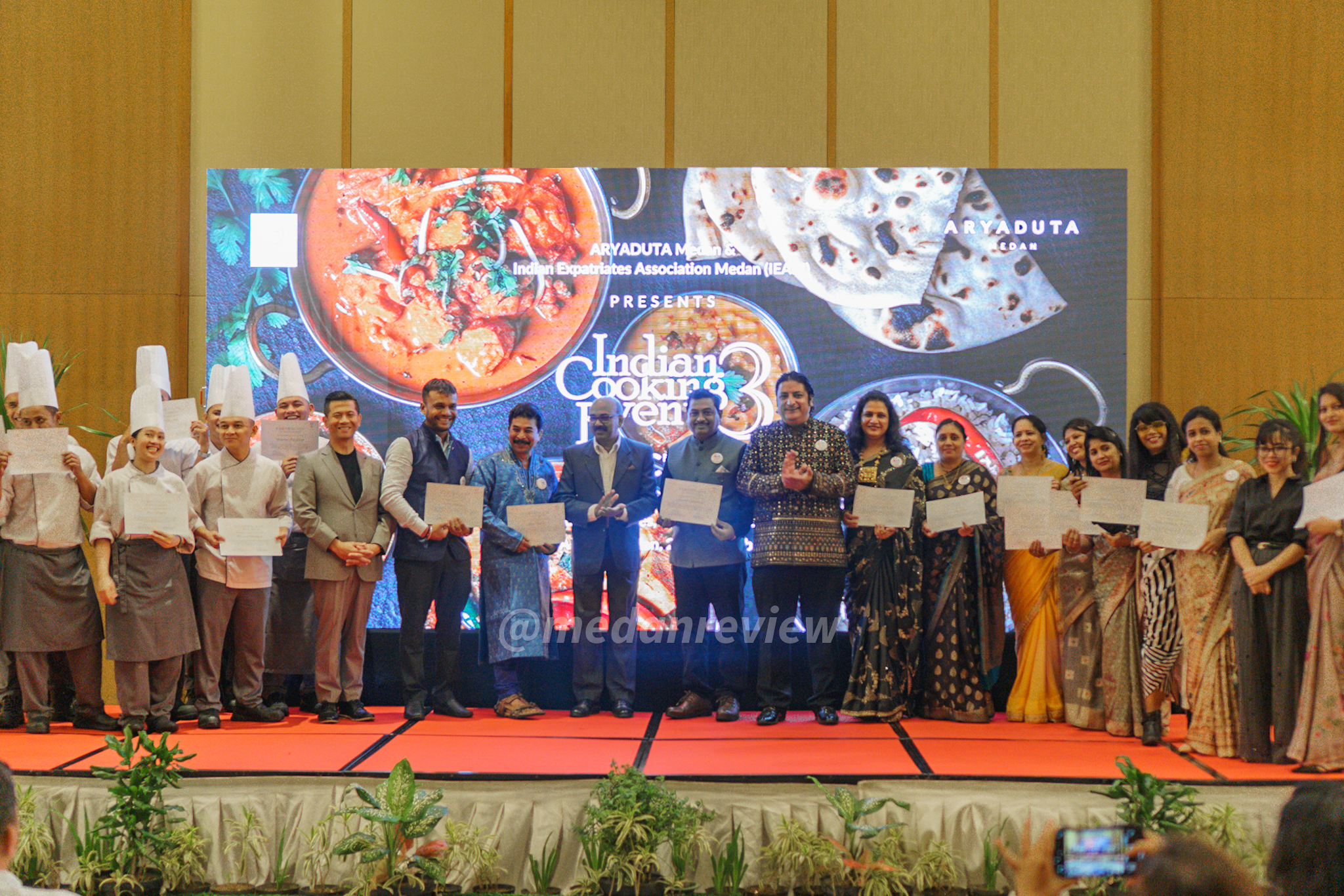 Penyerahan Sertifikat Apresiasi Kepada Para Trainer IEAM dan Chef Aryaduta