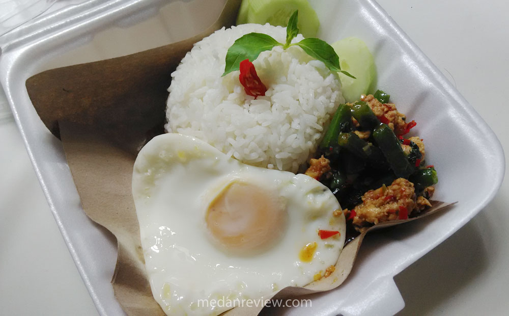 Dapur Baanthai : Thai Basil Chicken