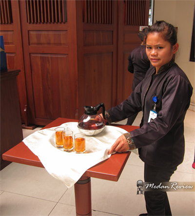 Welcome Drink dari Taman Simalem Resort