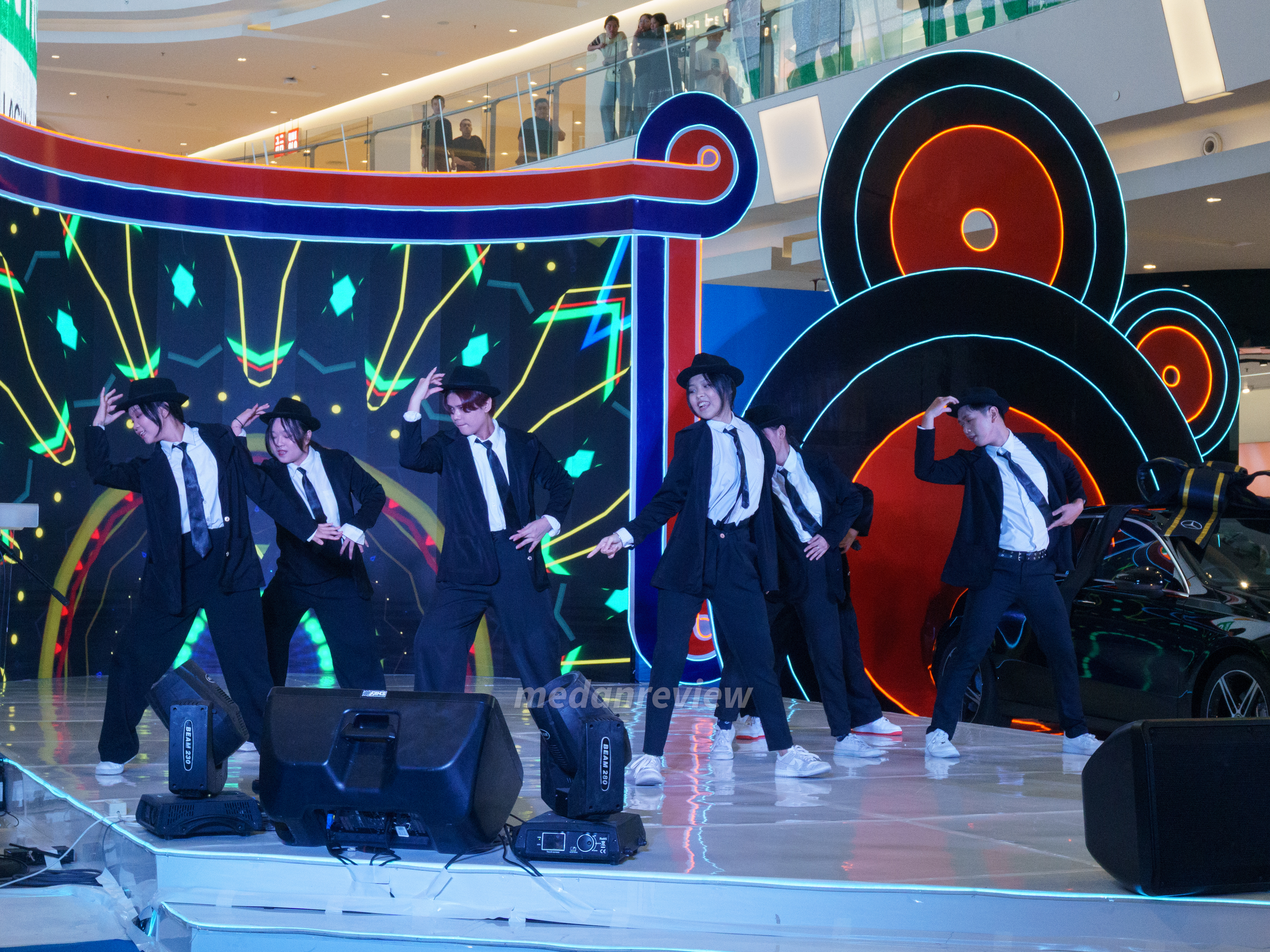 Penampilan Equinox Dance Crew