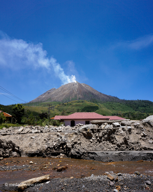 Gunung Sinabung dan Pesonanya
