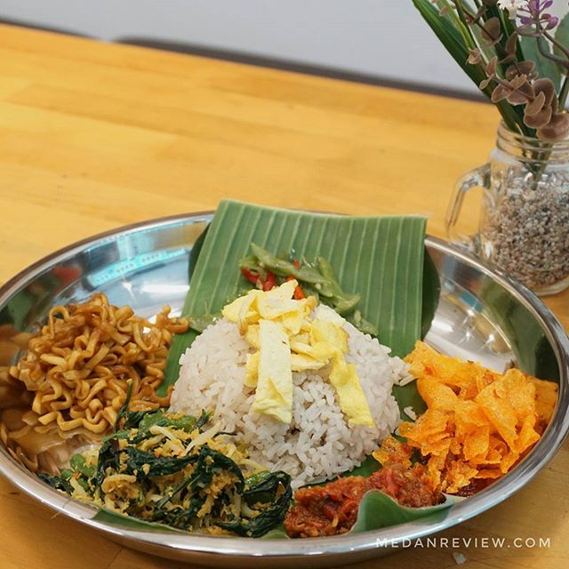 Warung Ba.Da.Ce  menyediakan beberapa pilihan nasi (#2)