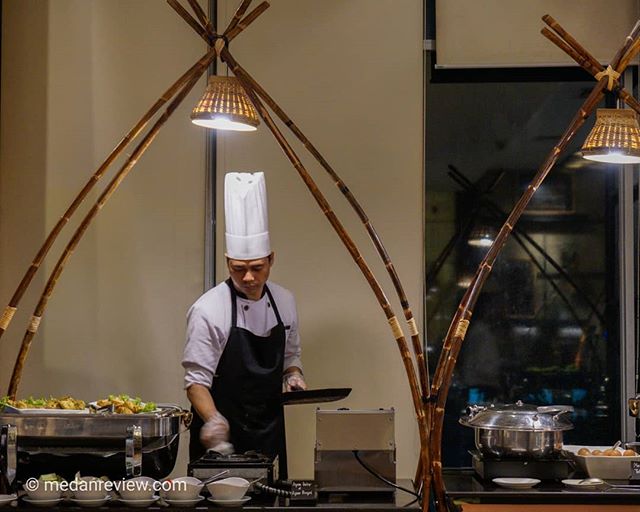 Photo #1 : Makan Besar Sepuasnya di Cambridge Hotel Medan
