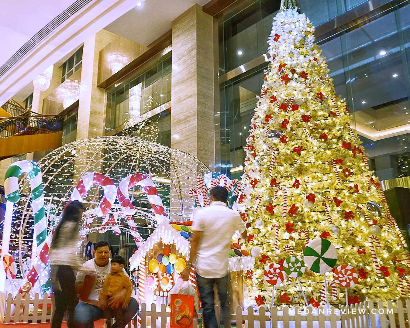 Dekorasi Natal di JW Marriott Medan