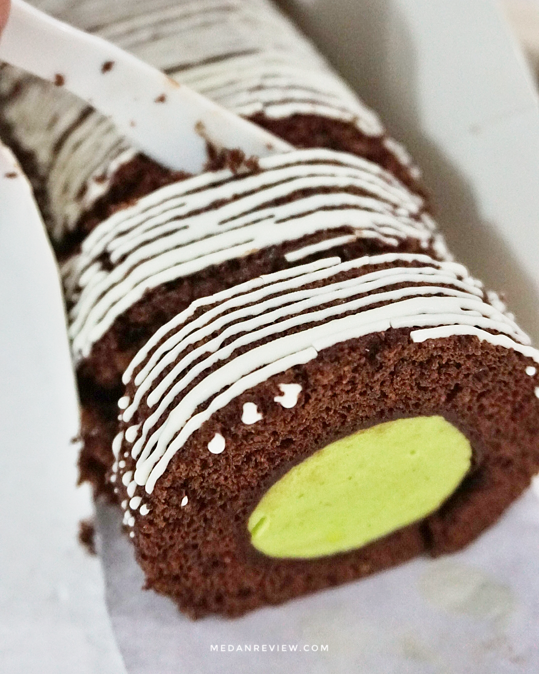 Le Avochoco Roll Cake