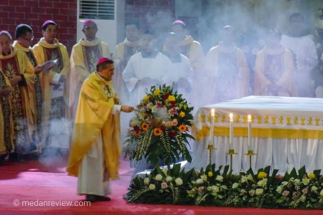 Tahbisan Uskup Agung Medan Mgr Kornelius Sipayung Ofm.Cap Dihadiri Belasan Ribu Umat Katolik (#3)