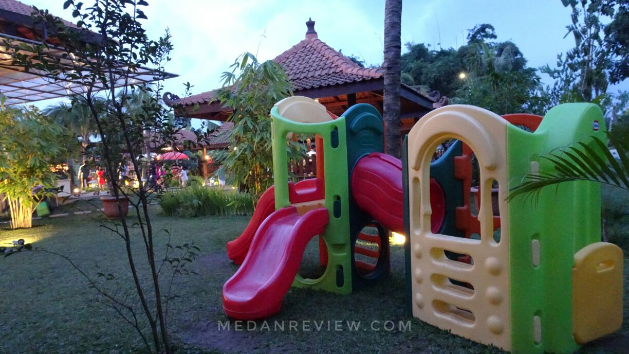 Playground untuk anak-anak di Budaya Resto