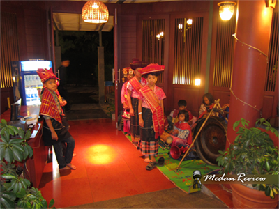 Live Musik dan Tarian Tradisional dari Taman Simalem Resort
