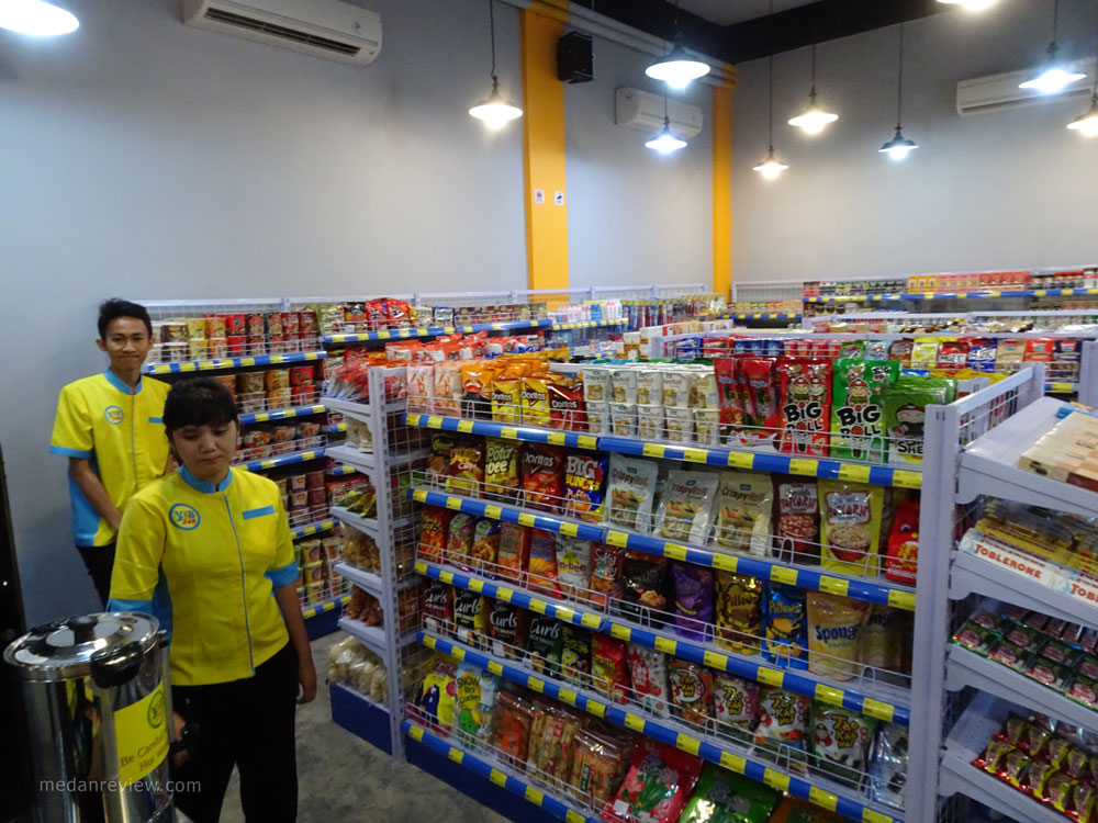 Aneka Snack Import di Yes 248