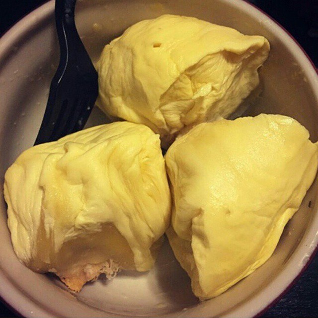 #Repost @maidanii_pancake_durian
ãƒ»ãƒ»ãƒ» Sudahkah kamu makan durian hari ini? 6 manfaat dahsyat durian bagi kesehatan
