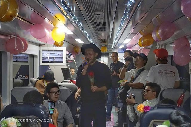 Valentine di Dalam Kereta Railink Medan - Kualanamu (#5)