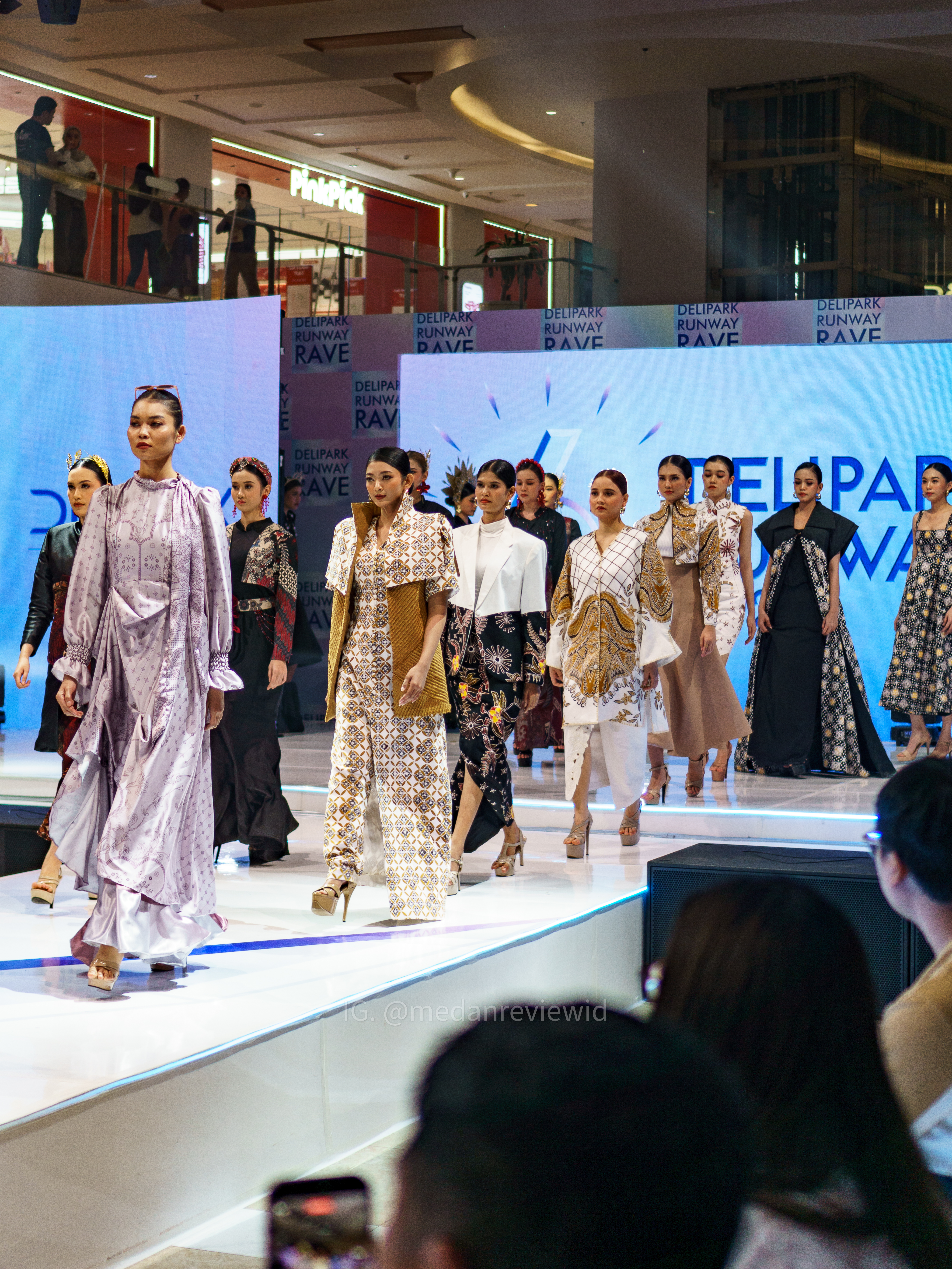 Delipark Runway Rave: Fashion Show Perdana dengan Desainer Nasional di Medan