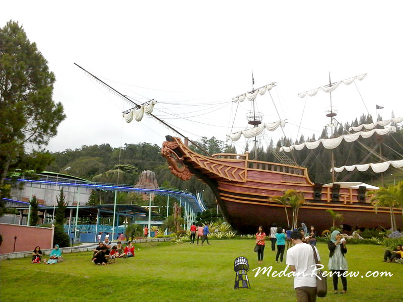 Pirate Ship di Mikie Holiday Funland