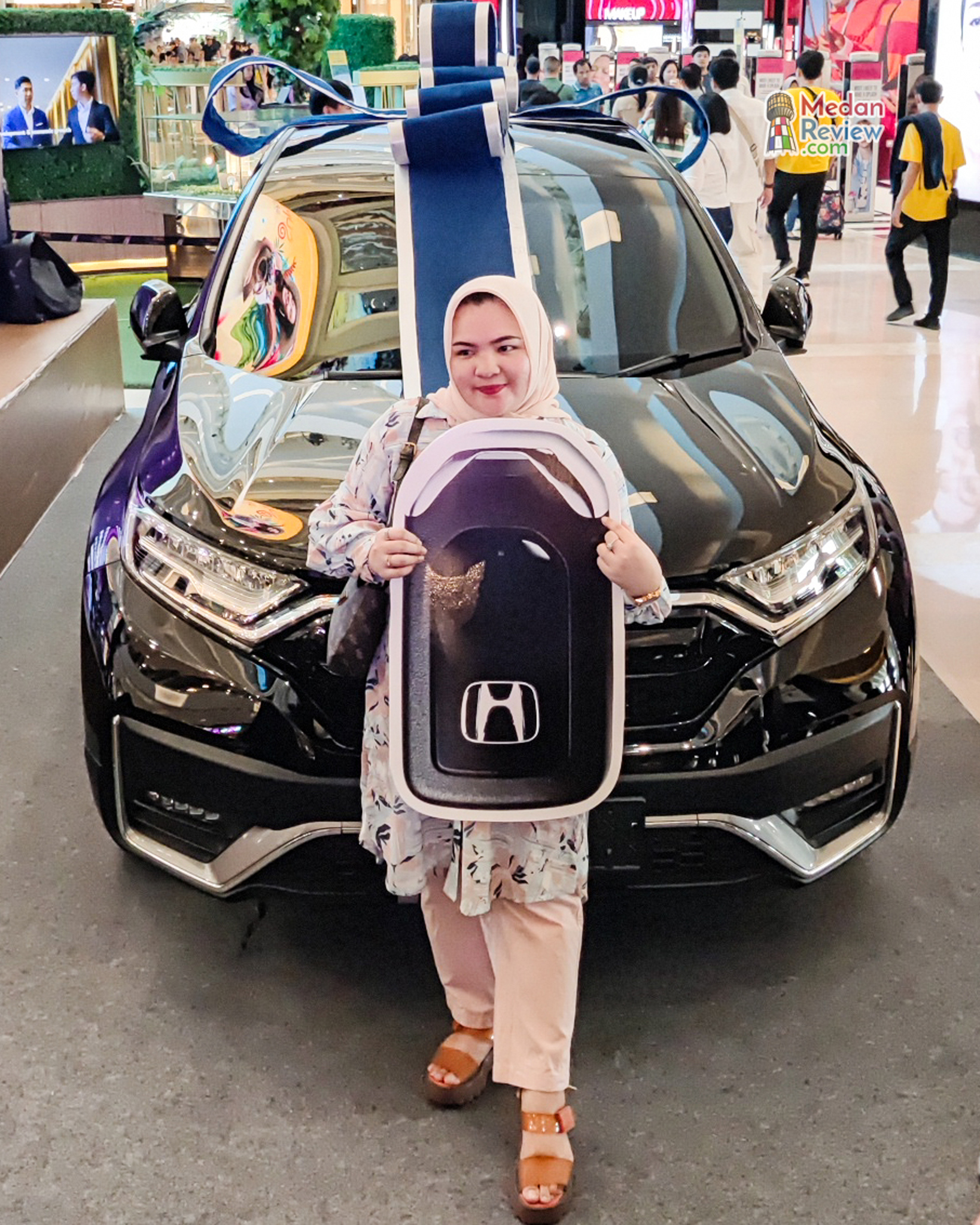 Yuni Khairina Siregar untuk hadiah 1 Unit Mobil Honda CR-V
